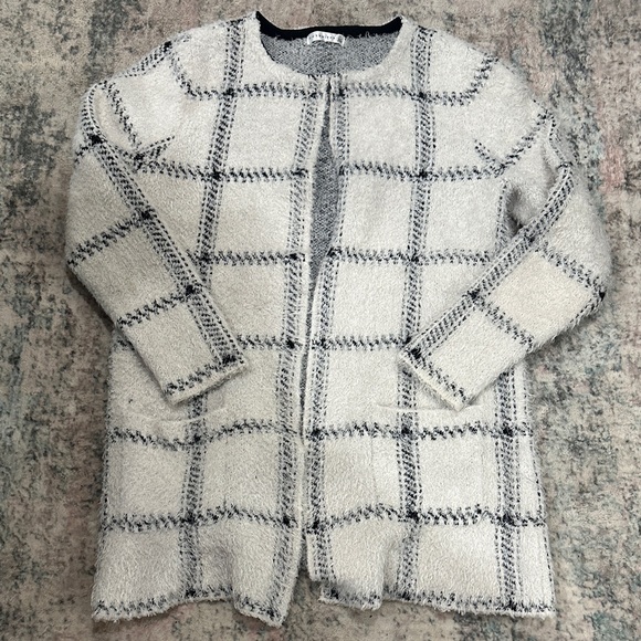 Women's White and Black Plaid Jacket - Picture 1 of 3